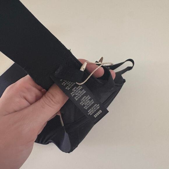 NWT Skims Wireless Form Lightly Lined Bra - Picture 3 of 3